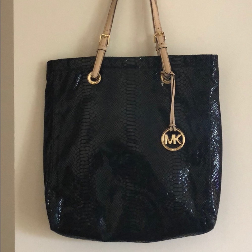 Micheal kors Snakeprint Tote!